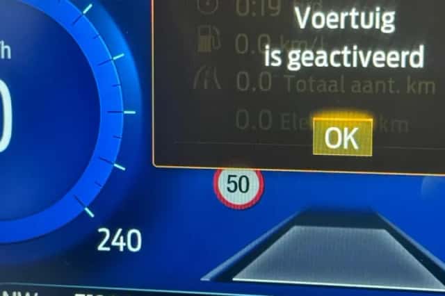 Ford Kuga (2023) thumbnail 5