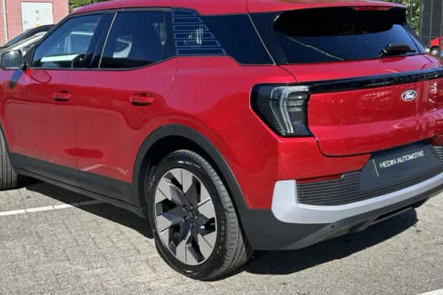 Ford Explorer (2026) thumbnail 3