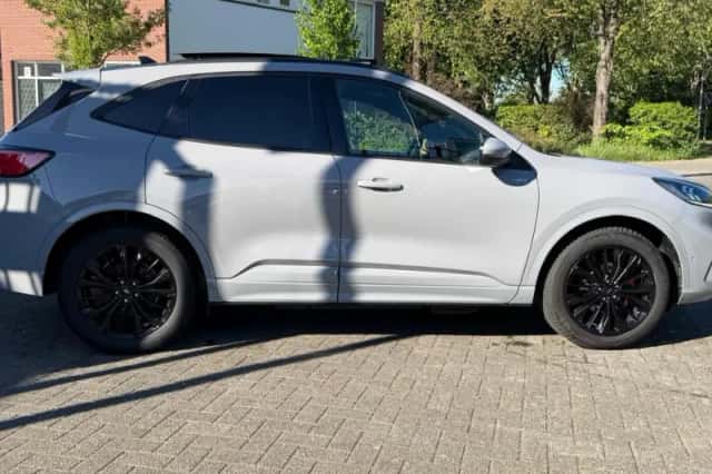Ford Kuga (2024) thumbnail 3