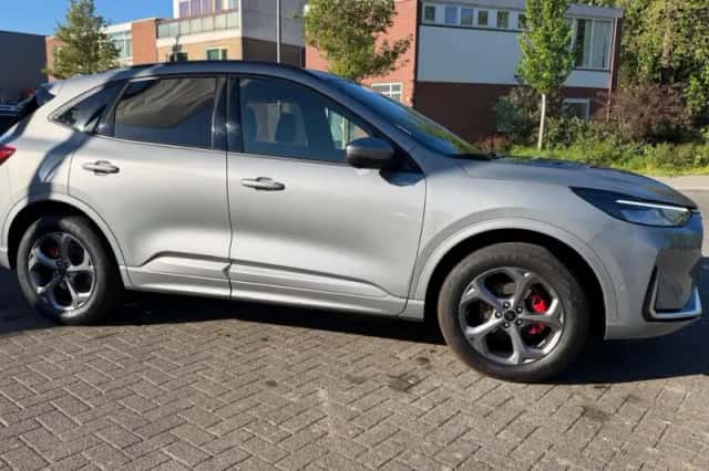 Ford Kuga (2025) thumbnail 3