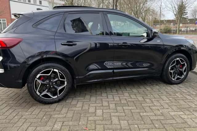 Ford Kuga (2024) thumbnail 4
