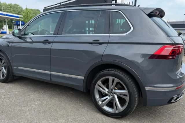 Volkswagen Tiguan (2021) thumbnail 3