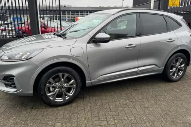 Ford Kuga (2023) thumbnail 2