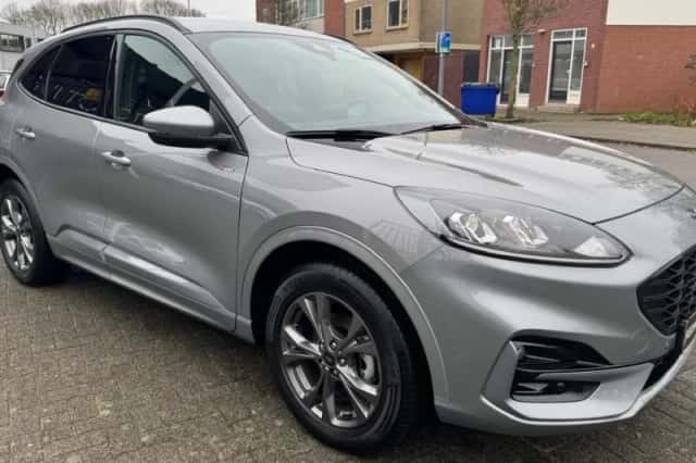 Ford Kuga (2023) thumbnail 3