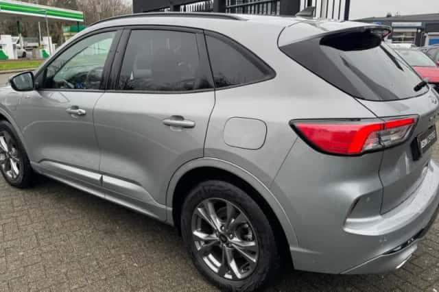 Ford Kuga (2023) thumbnail 4
