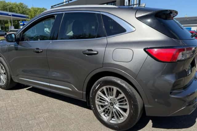 Ford Kuga (2023) thumbnail 2