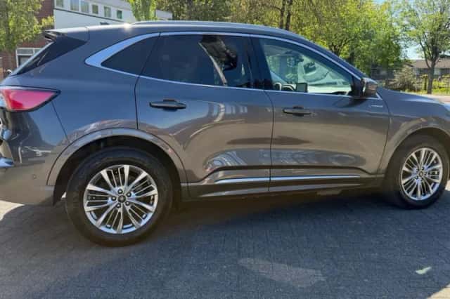 Ford Kuga (2023) thumbnail 3