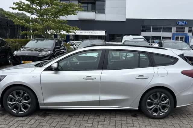 Ford Focus (2023) thumbnail 2