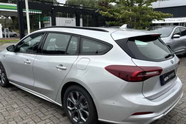 Ford Focus (2023) thumbnail 3