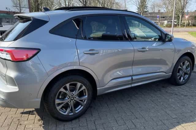 Ford Kuga (2024) thumbnail 3