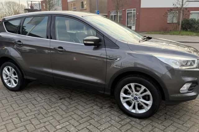 Ford Kuga (2018) thumbnail 5