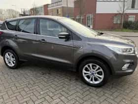 Ford Kuga (2018) thumbnail 5
