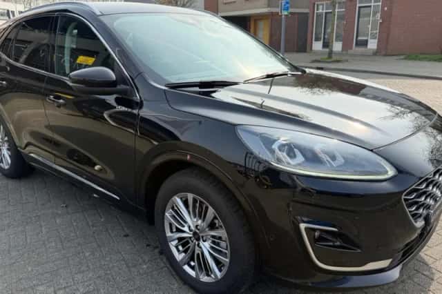 Ford Kuga (2021) thumbnail 3