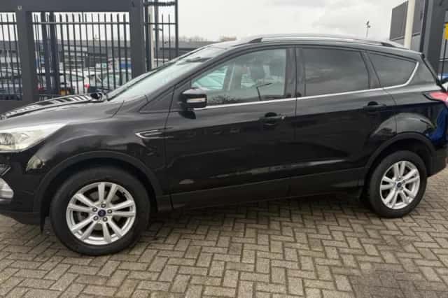Ford Kuga (2018) thumbnail 2