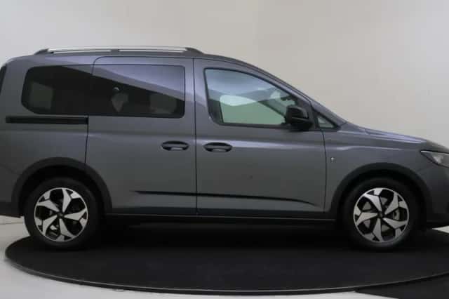 Ford Tourneo Connect (2023) thumbnail 4