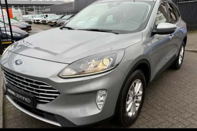 Ford Kuga (2022) thumbnail 1