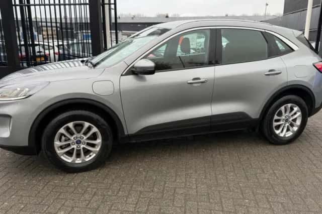 Ford Kuga (2022) thumbnail 2