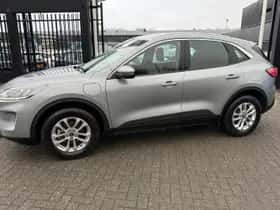 Ford Kuga (2022) thumbnail 2