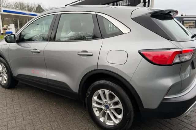 Ford Kuga (2022) thumbnail 3
