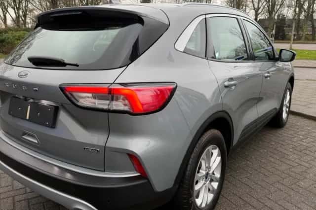 Ford Kuga (2022) thumbnail 4