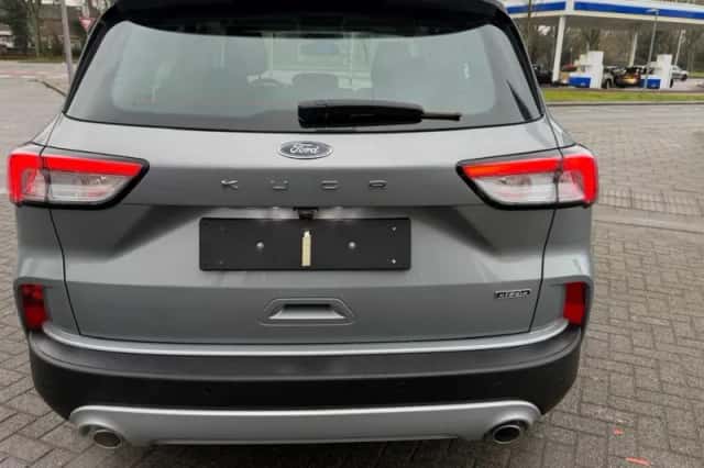 Ford Kuga (2022) thumbnail 5
