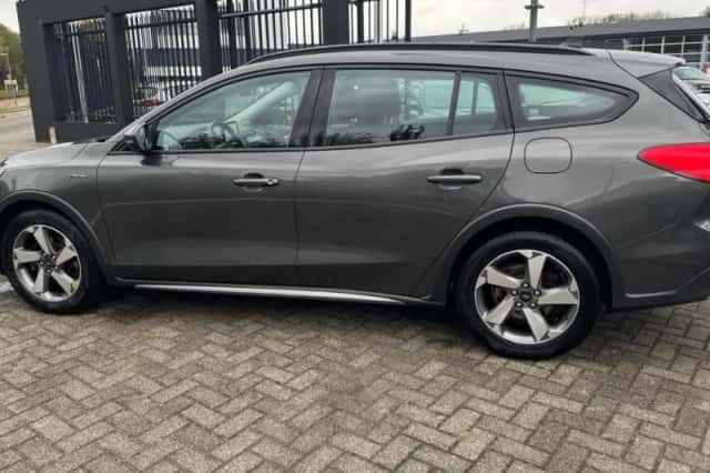 Ford Focus (2020) thumbnail 4