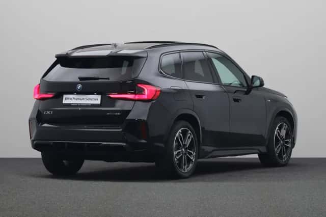 BMW iX1 (2025) thumbnail 2