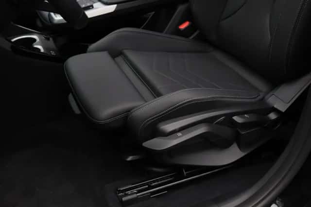 BMW iX1 (2025) thumbnail 4