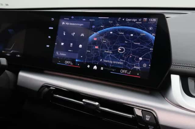 BMW iX1 (2025) thumbnail 5