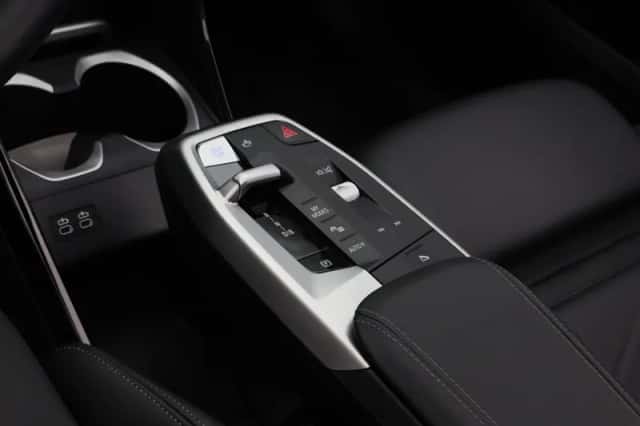 BMW iX1 (2025) thumbnail 6