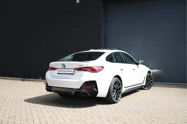 BMW i4 (2026) thumbnail 2