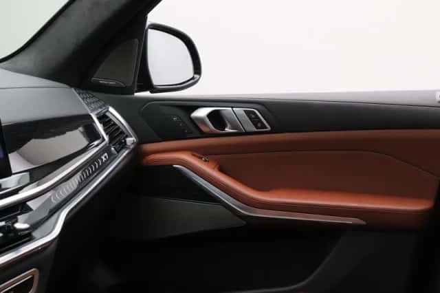 BMW X7 (2025) thumbnail 15