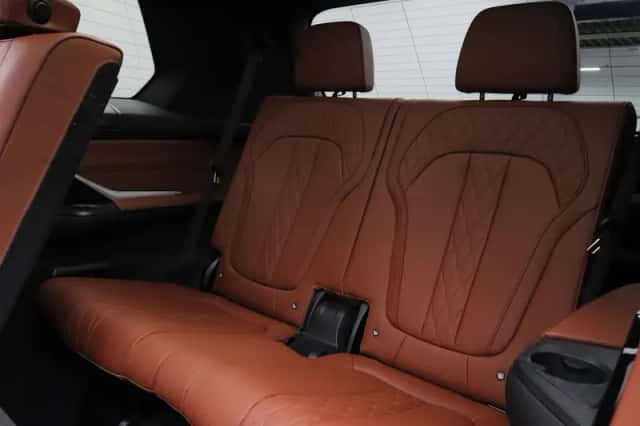 BMW X7 (2025) thumbnail 16