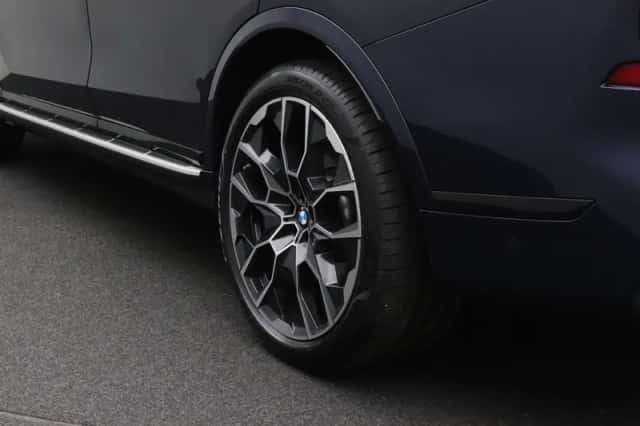 BMW X7 (2025) thumbnail 5