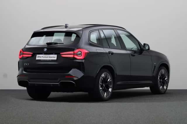 BMW iX3 (2022) thumbnail 2