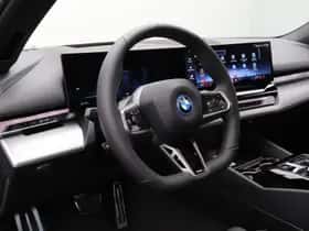 BMW i5 (2024) thumbnail 18