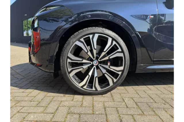BMW X7 (2022) thumbnail 11