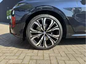 BMW X7 (2022) thumbnail 11