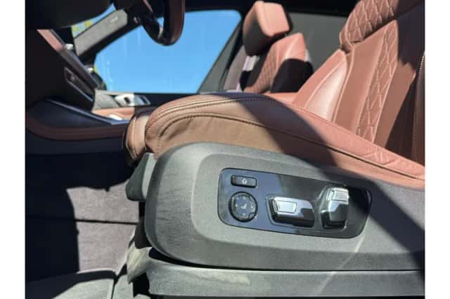 BMW X7 (2022) thumbnail 12