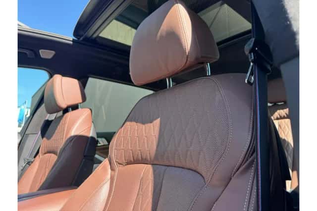 BMW X7 (2022) thumbnail 16