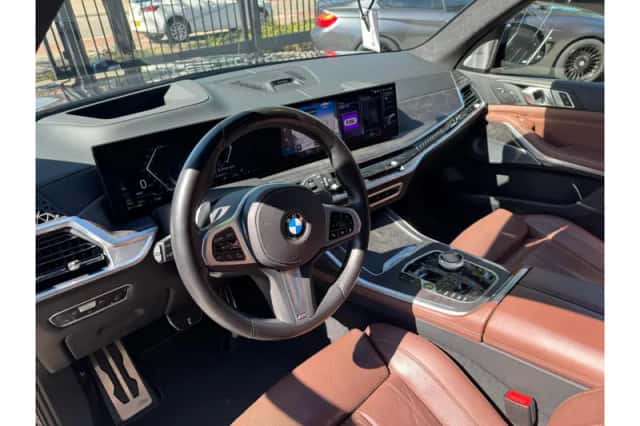 BMW X7 (2022) thumbnail 3