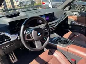 BMW X7 (2022) thumbnail 3