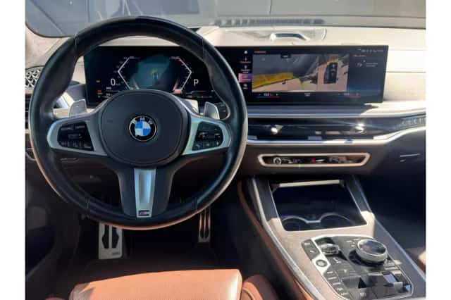 BMW X7 (2022) thumbnail 4