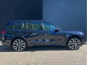 BMW X7 (2022) thumbnail 5