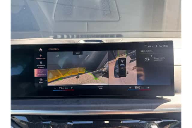 BMW X7 (2022) thumbnail 6