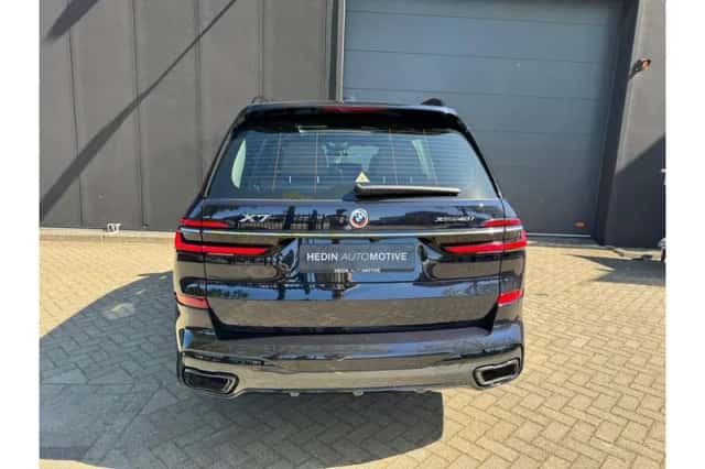 BMW X7 (2022) thumbnail 10