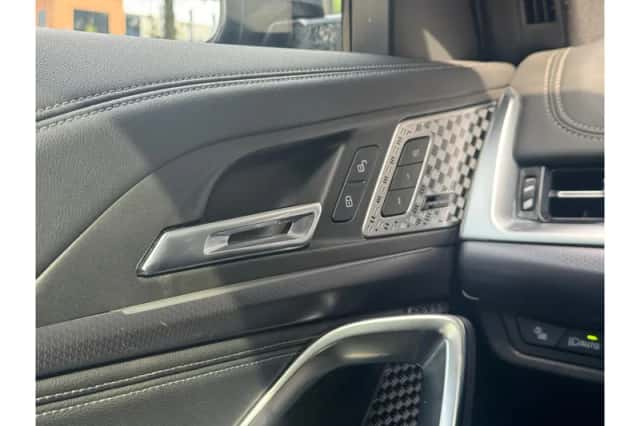BMW iX1 (2023) thumbnail 16