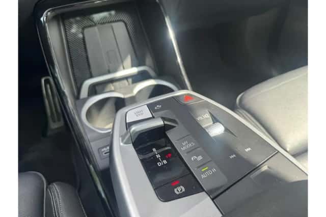BMW iX1 (2023) thumbnail 7