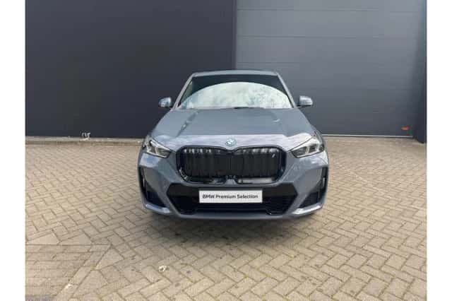 BMW iX1 (2023) thumbnail 8