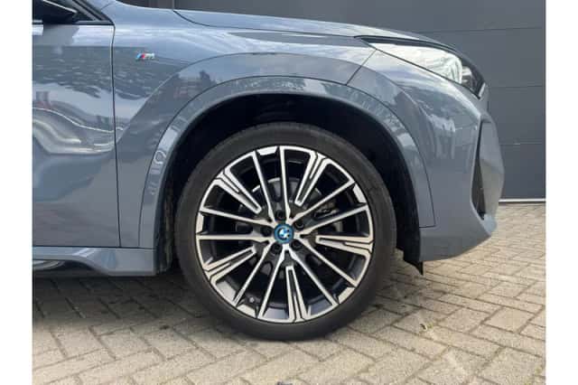 BMW iX1 (2023) thumbnail 10